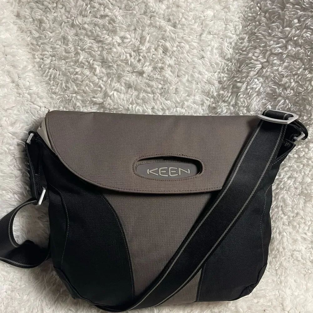 Keen Black and Gray  Fabric large messenger Bag.